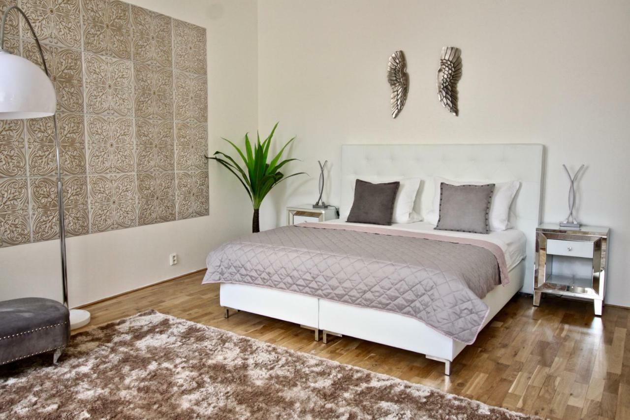 New Design & Style Apartment Old Town Xxl Praga Exterior foto