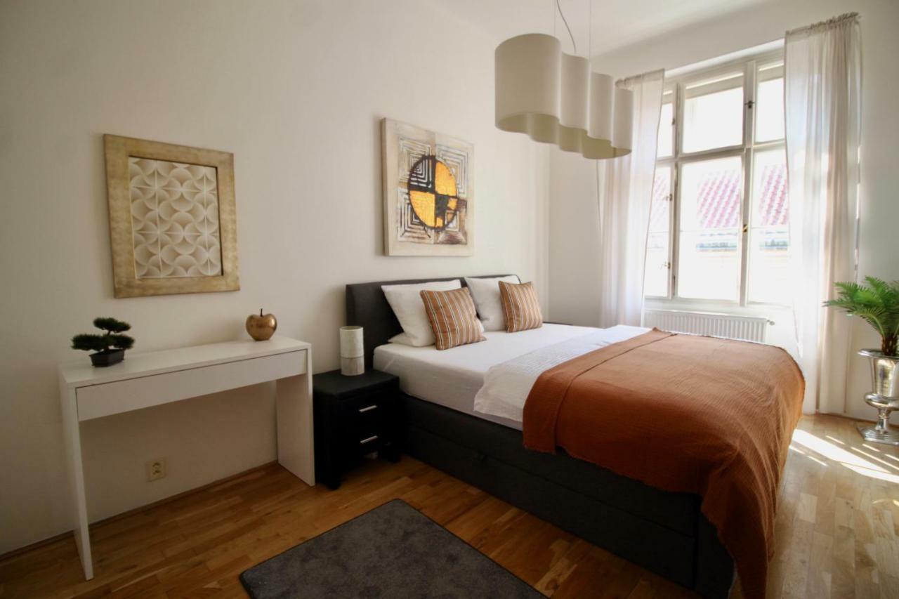 New Design & Style Apartment Old Town Xxl Praga Exterior foto
