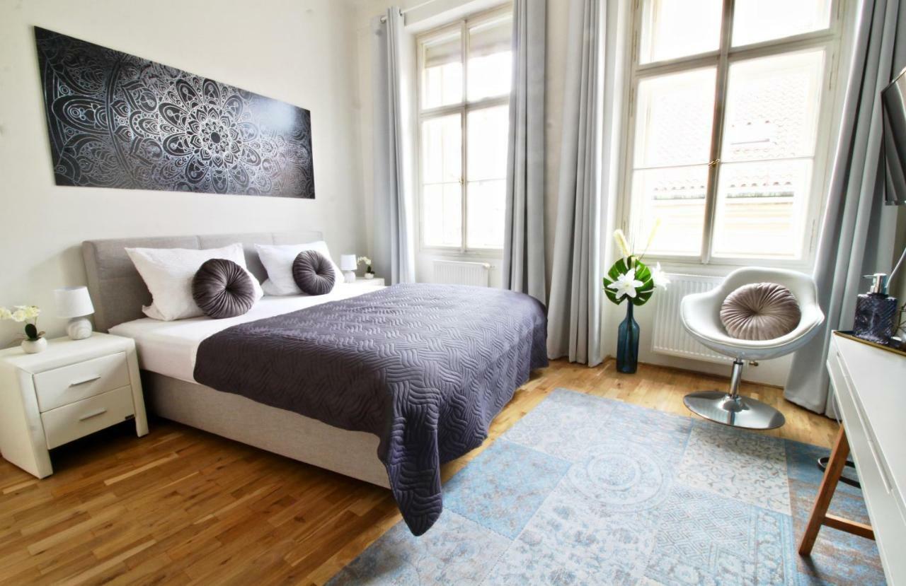 New Design & Style Apartment Old Town Xxl Praga Exterior foto